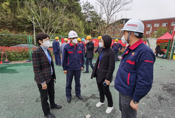 副市長楊文萍調研公司田家炳中學隔離點項目